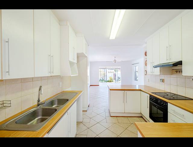 3 BEDROOM TOWNHOUSE RENTED IN BLUEWATER BAY
